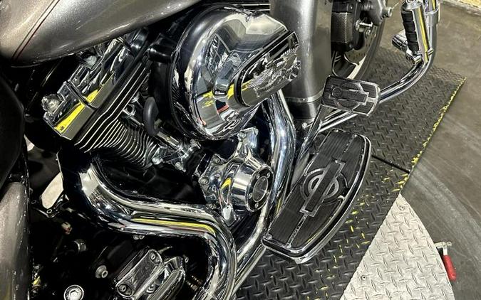 2016 Harley-Davidson® Road King® BILLET SILVER W/PINSTRIPE