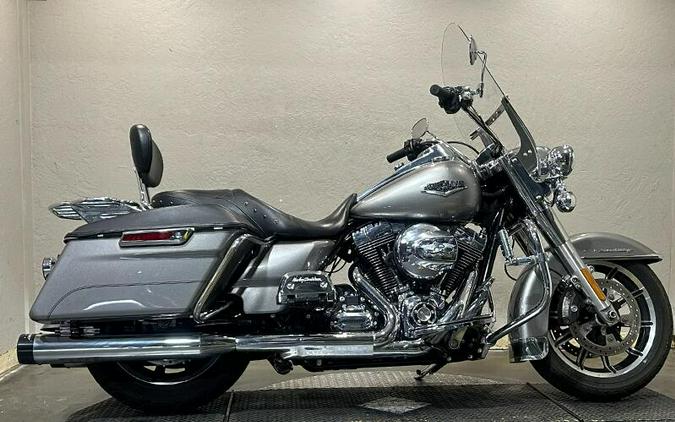 2016 Harley-Davidson® Road King® BILLET SILVER W/PINSTRIPE