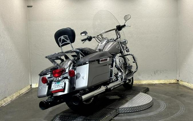 2016 Harley-Davidson® Road King® BILLET SILVER W/PINSTRIPE