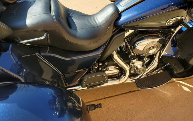 2012 Harley-Davidson Tri Glide Ultra Classic Big Blue Pearl/Vivid Black