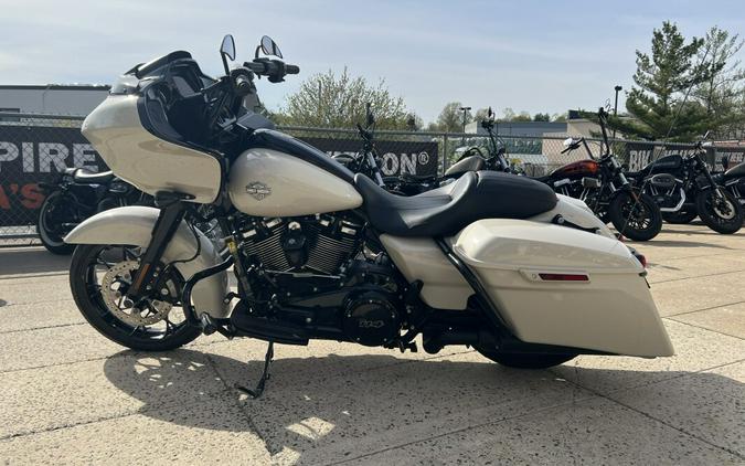 2022 Harley-Davidson Road Glide Special White Sand Pearl