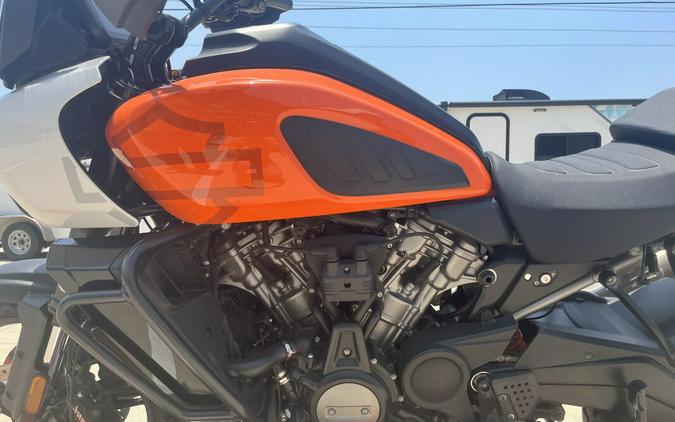 2021 Harley-Davidson Pan America™ 1250 Special Baja Orange / Stonewashed White Pearl