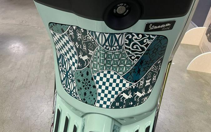 2025 Vespa Primavera 150 Batik