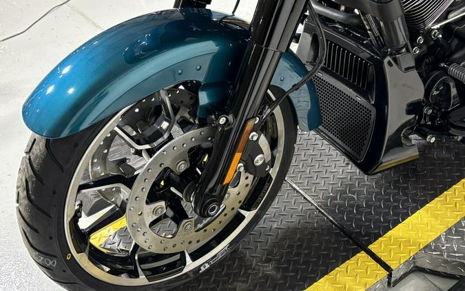 2026 Harley-Davidson® Road Glide 3 Teal Thunder Finish Black