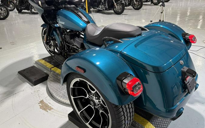 2026 Harley-Davidson® Road Glide 3 Teal Thunder Finish Black