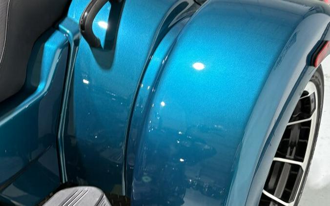 2026 Harley-Davidson® Road Glide 3 Teal Thunder Finish Black