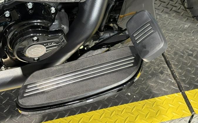 2026 Harley-Davidson® Road Glide 3 Teal Thunder Finish Black