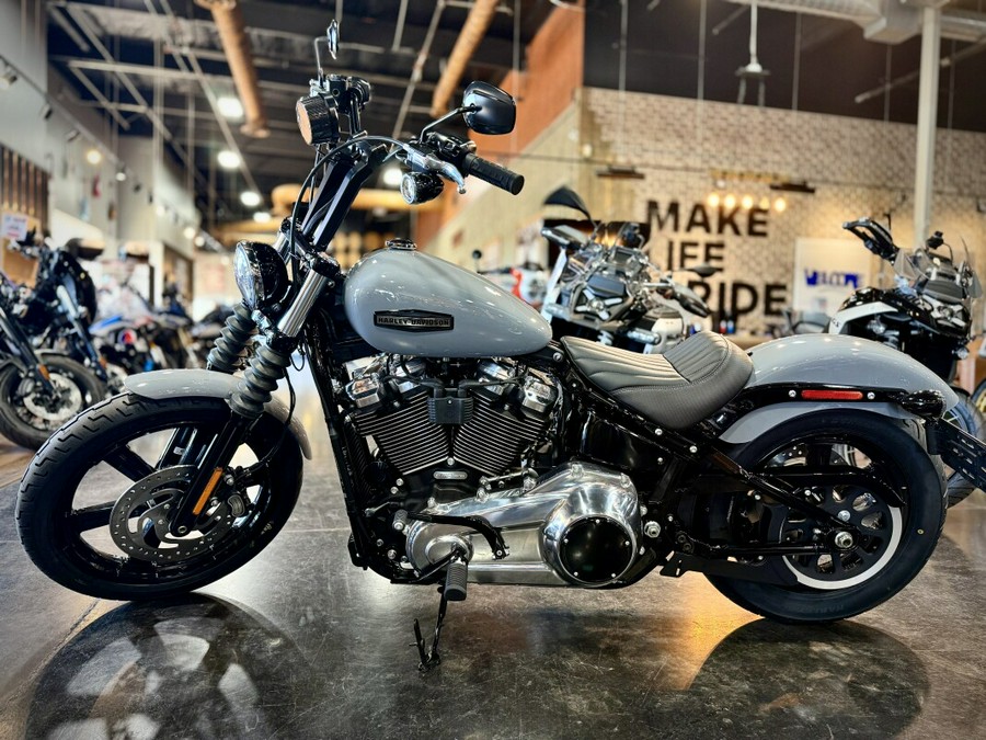 2026 Harley-Davidson® Street Bob® Dark Billiard Gray Chrome Cast Wheels