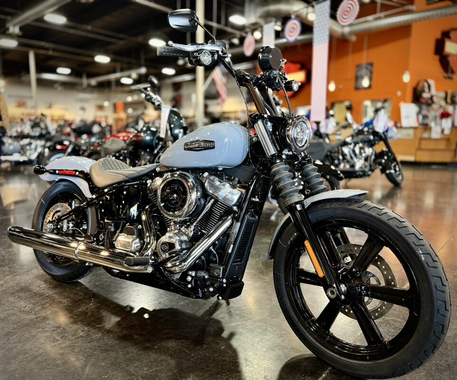 2026 Harley-Davidson® Street Bob® Dark Billiard Gray Chrome Cast Wheels