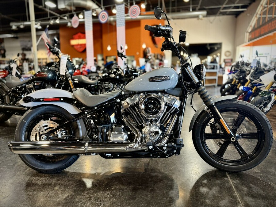 2026 Harley-Davidson® Street Bob® Dark Billiard Gray Chrome Cast Wheels