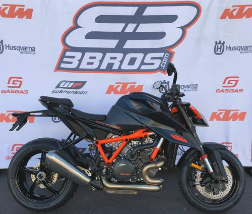 2020 KTM 1290 Super Duke R Review (19 Fast Facts)