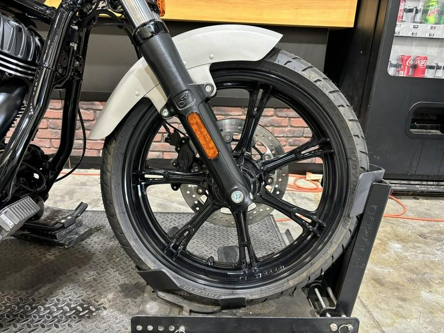 2023 Indian Motorcycle® Chief® ABS Silver Quartz Smoke