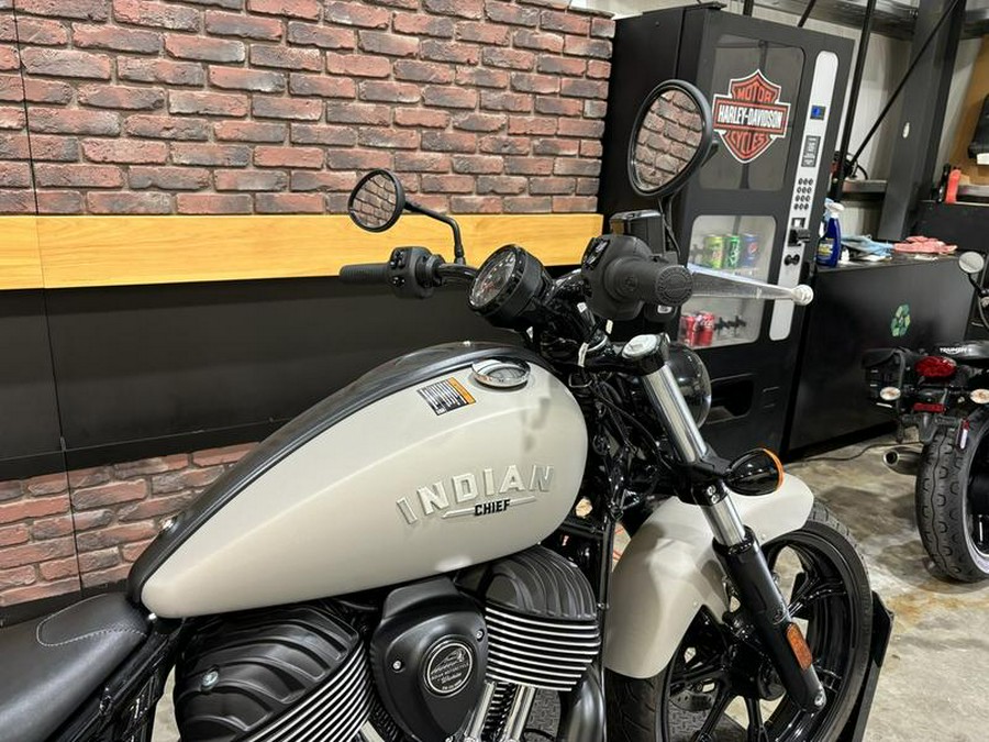 2023 Indian Motorcycle® Chief® ABS Silver Quartz Smoke