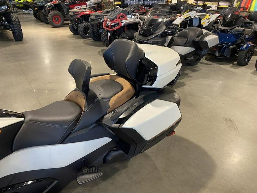 2024 Can-Am® RD SPYDER RT STS 1330 SE6 WH SE 24 Limited