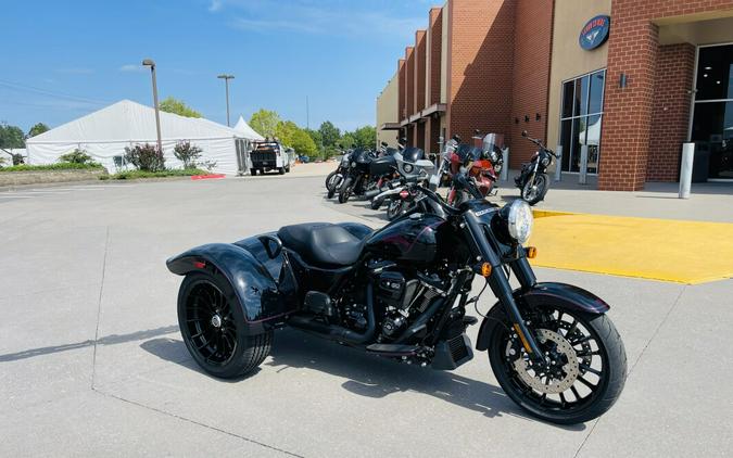 2024 Harley-Davidson Freewheeler W/ El Roy Pinstripe FLRT