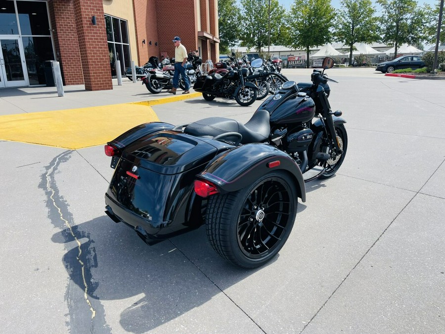 2024 Harley-Davidson Freewheeler W/ El Roy Pinstripe FLRT