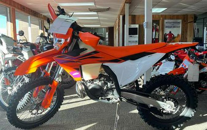 FIRST LOOK! KTM INTRODUCES 2024 KTM 300XC-W HARD-ENDURO MODEL