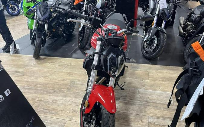 2023 Benelli 302S