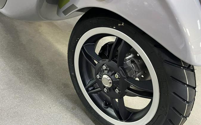 2025 Vespa Primavera 50 Tech