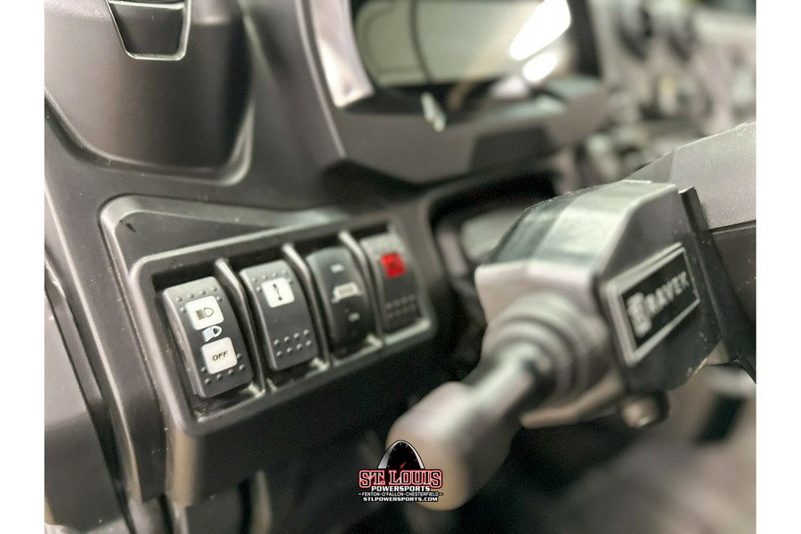 2025 Can-Am Defender Max Limited Lonestar CAB