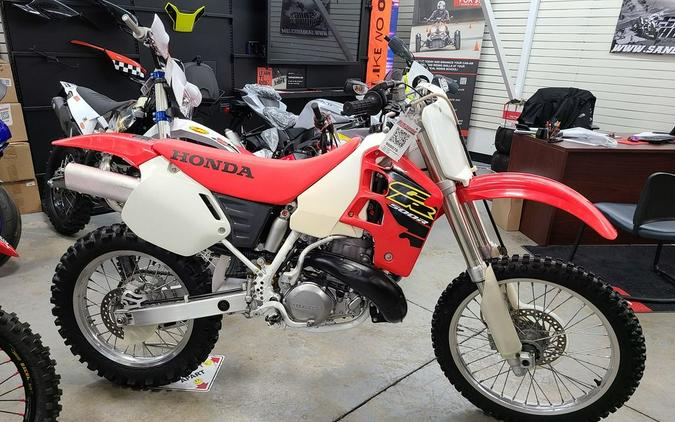 2000 Honda® CR500