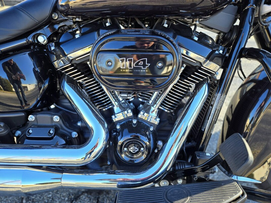 2021 Harley-Davidson® Heritage Classic 114 Black Jack Metallic