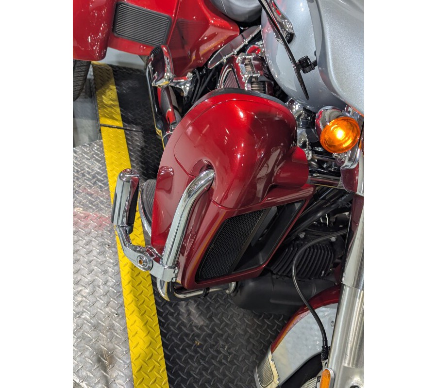 2019 Harley-Davidson® Tri Glide® Ultra Wicked Red/Barracuda Silver