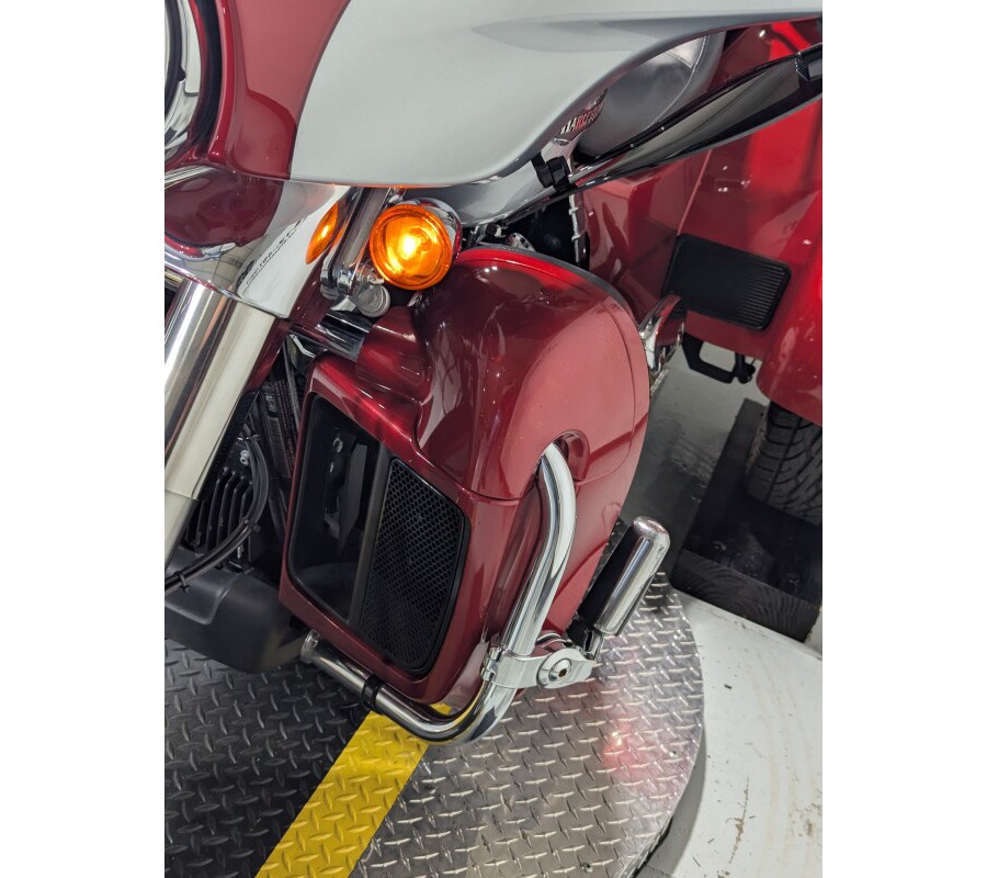 2019 Harley-Davidson® Tri Glide® Ultra Wicked Red/Barracuda Silver