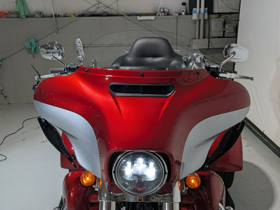 2019 Harley-Davidson® Tri Glide® Ultra Wicked Red/Barracuda Silver