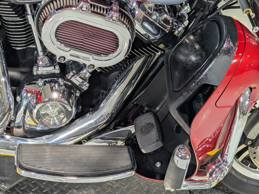 2019 Harley-Davidson® Tri Glide® Ultra Wicked Red/Barracuda Silver