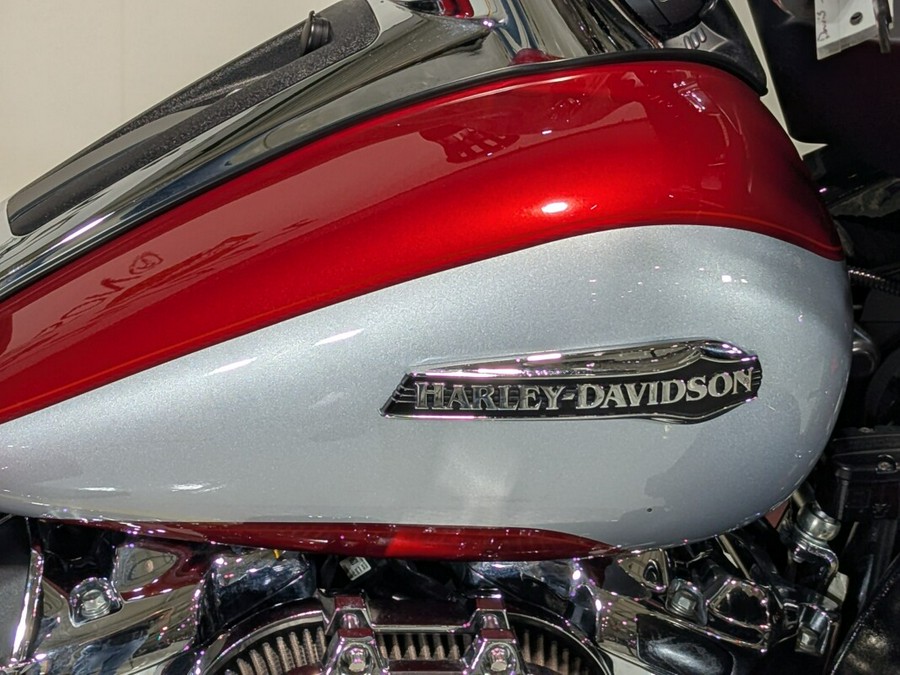 2019 Harley-Davidson® Tri Glide® Ultra Wicked Red/Barracuda Silver