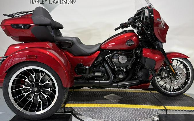 2026 Harley-Davidson® Street Glide 3 Limited Brilliant Red Black Trim