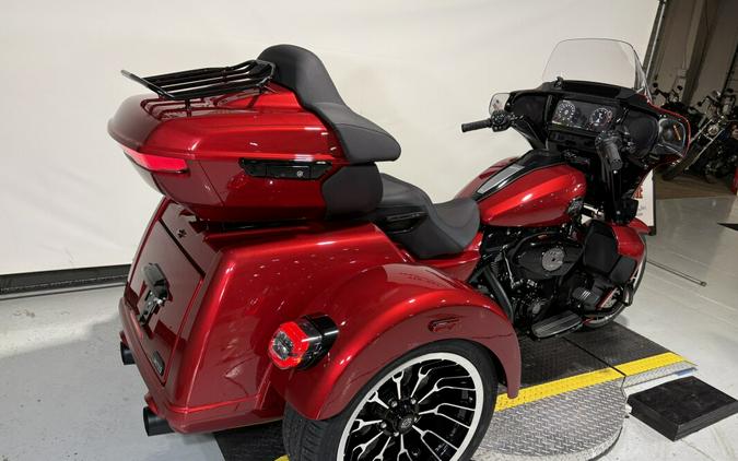 2026 Harley-Davidson® Street Glide 3 Limited Brilliant Red Black Trim