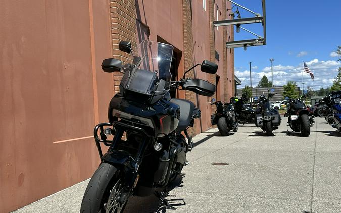 Harley-Davidson® Pan America® 1250 ST Vivid Black