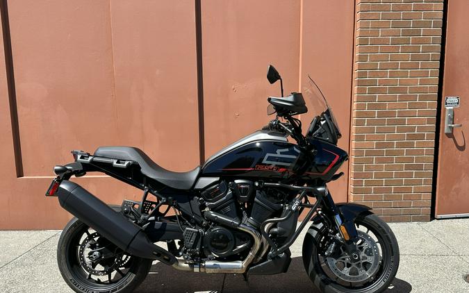 Harley-Davidson® Pan America® 1250 ST Vivid Black