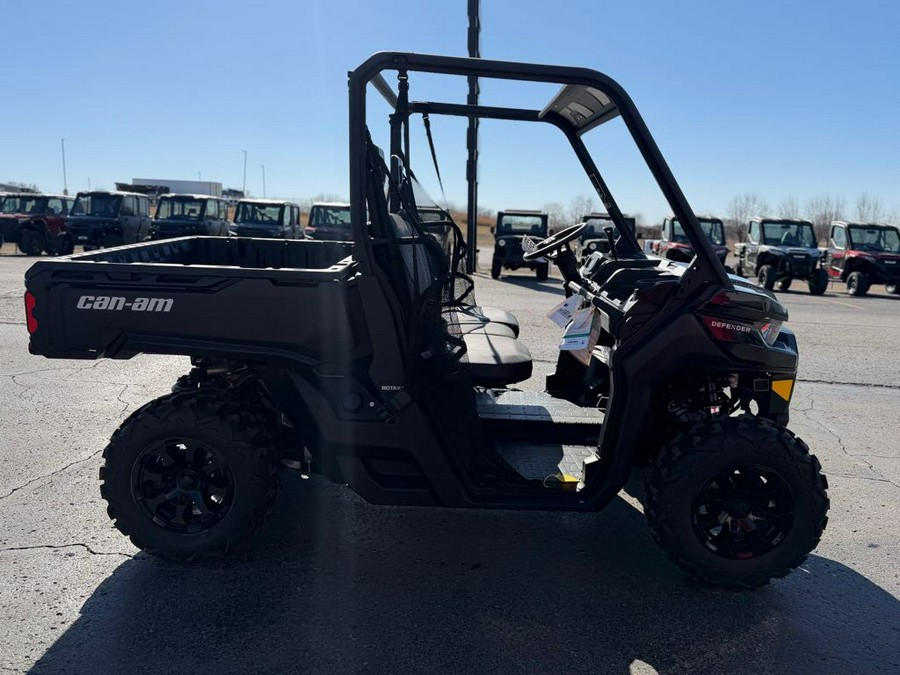 2025 Can-Am Defender HD9
