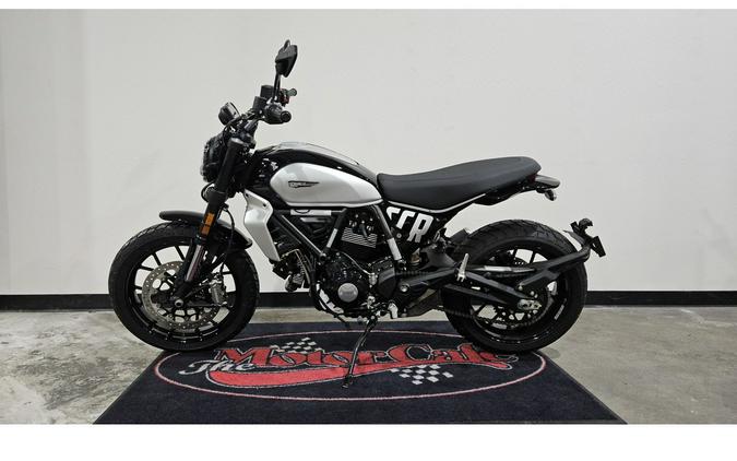 2024 Ducati 800 ICON Demo