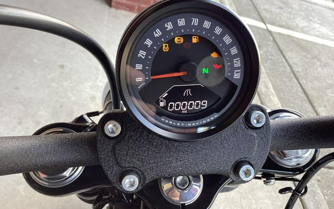 2026 Harley-Davidson® Street Bob® Dark Billiard Gray Chrome Cast Wheels