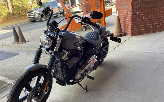 2026 Harley-Davidson® Street Bob® Dark Billiard Gray Chrome Cast Wheels