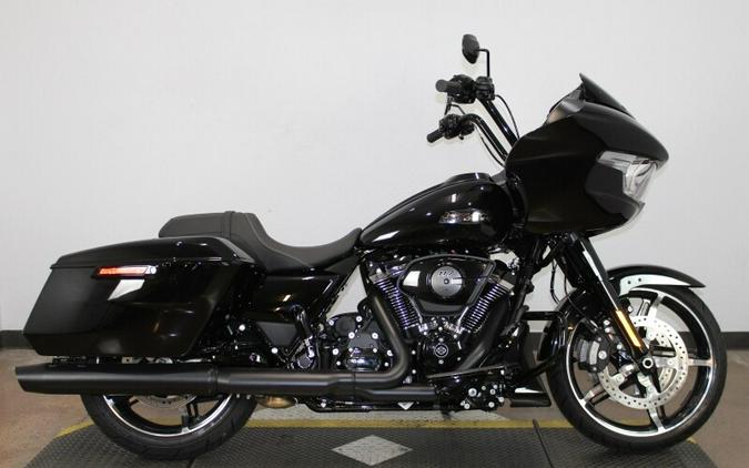 Harley-Davidson Road Glide® 2024 FLTRX 84472141 VIVID BLACK