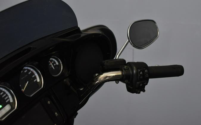 2015 Harley-Davidson Ultra Limited Two-Tone Brilliant Silver Pearl/Vivid Black