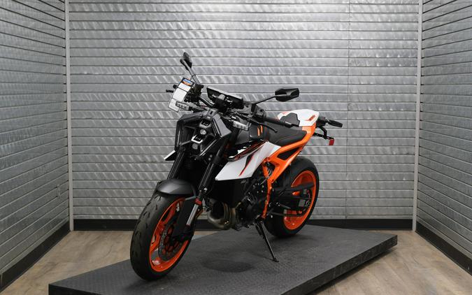 2026 KTM 990 DUKE R