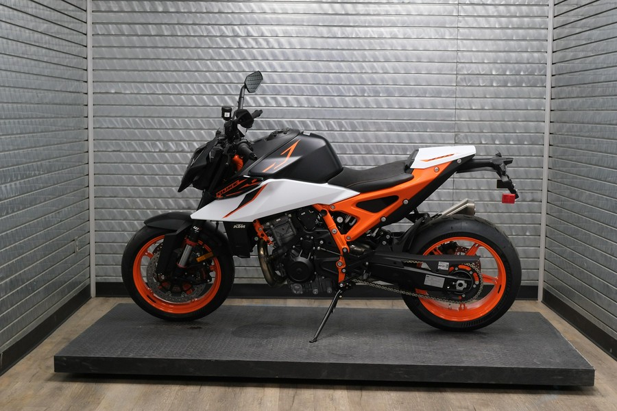 2026 KTM 990 DUKE R