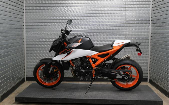 2026 KTM 990 DUKE R