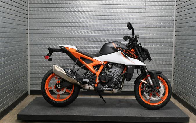 2026 KTM 990 DUKE R