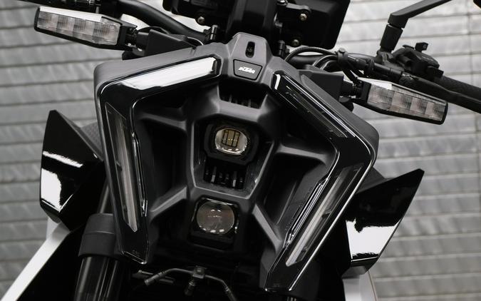 2026 KTM 990 DUKE R