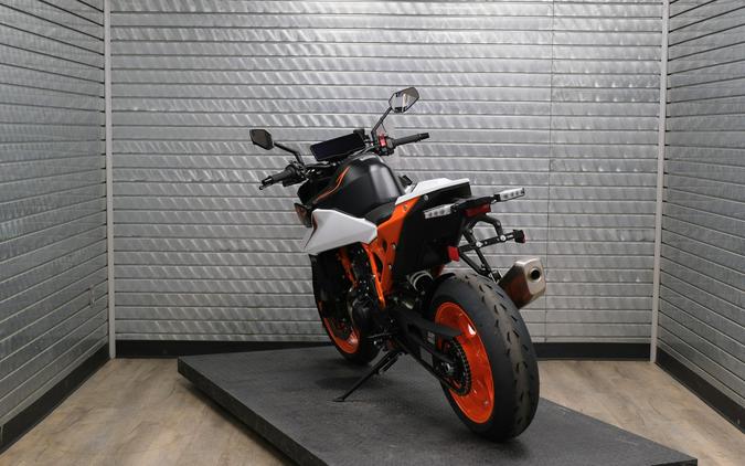 2026 KTM 990 DUKE R