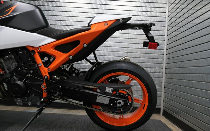 2026 KTM 990 DUKE R