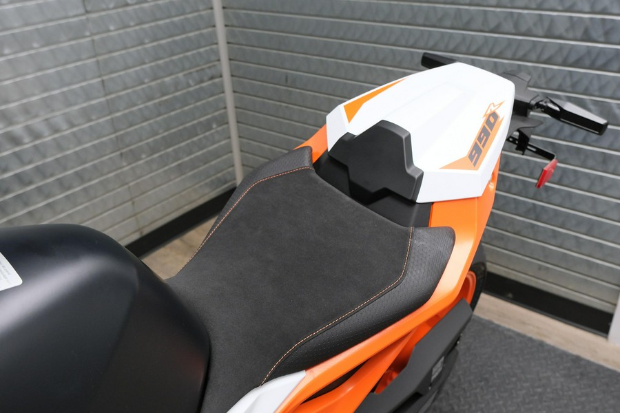 2026 KTM 990 DUKE R
