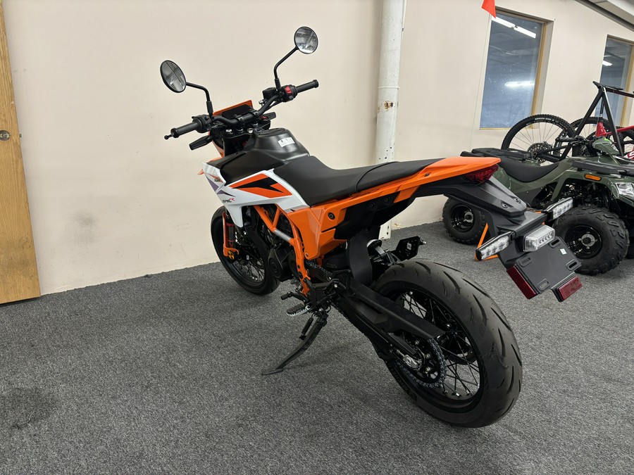 2026 KTM SMC 390 R